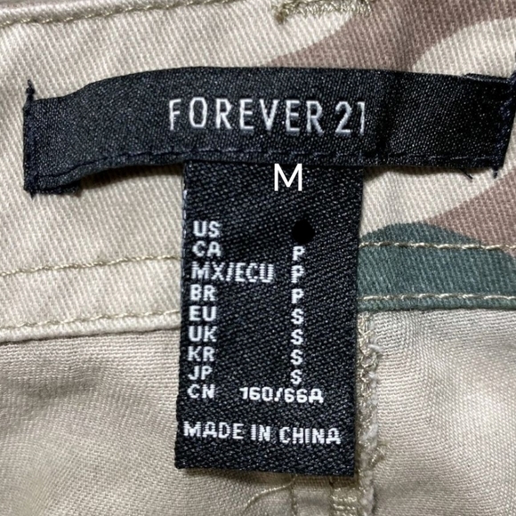 FOREVER21 Women's Belted High Rise Military Camouflage Shorts Size M - Picture 4 of 11
